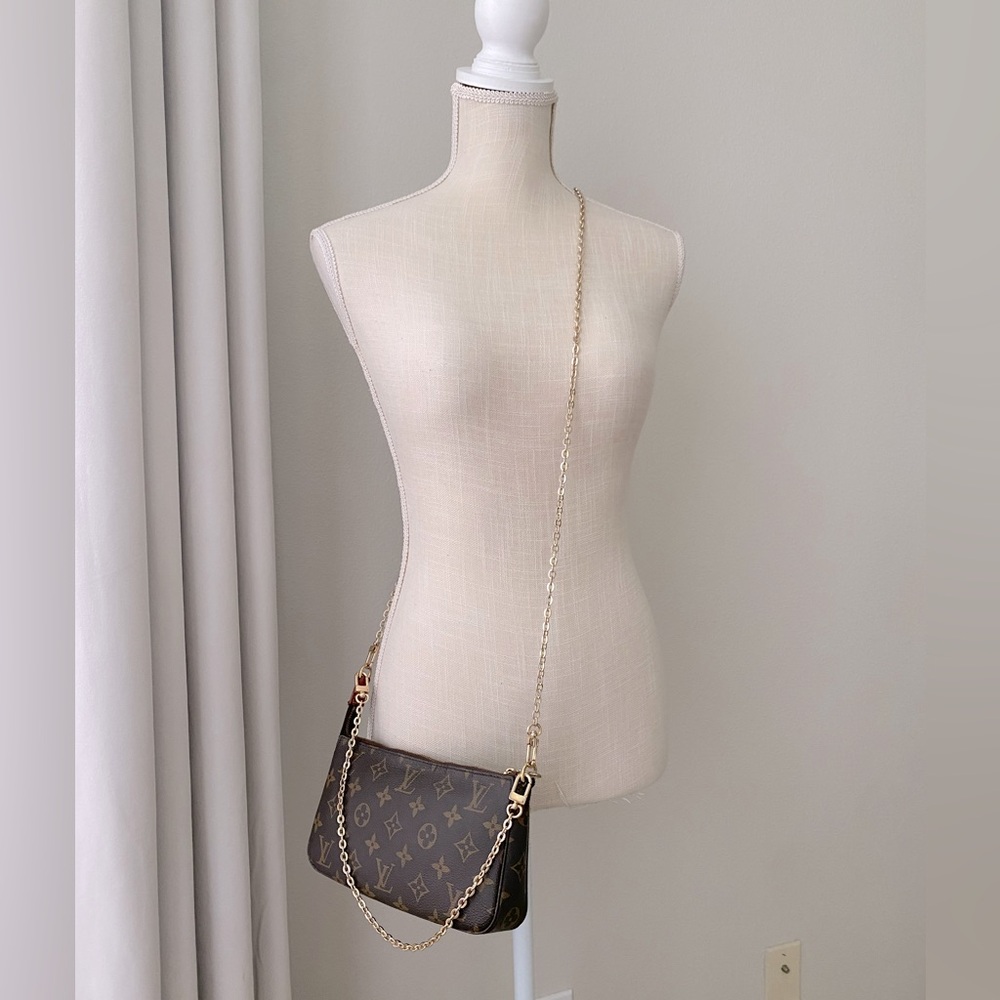 Louis Vuitton Pouchette - Authenitic - Original Owner - 3 Straps, Box, & Dustbag - Picture 4 of 17